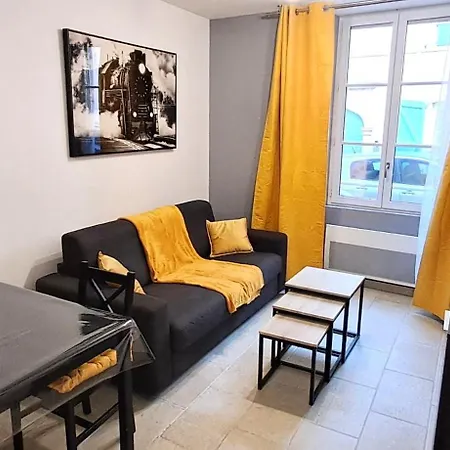 Le Petit Jaune Apartman *
